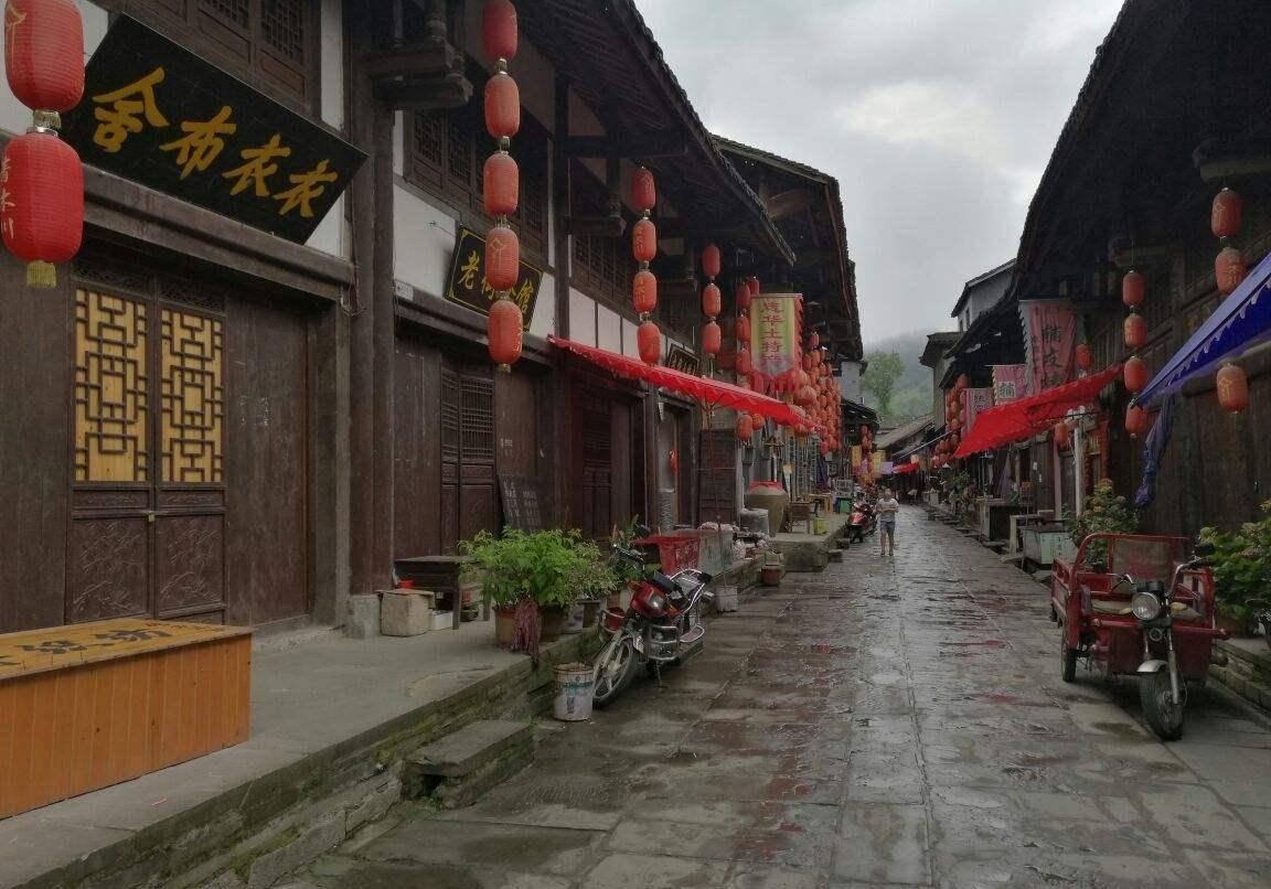 《如果奔跑是我的人生》秦峰的情感纠葛
